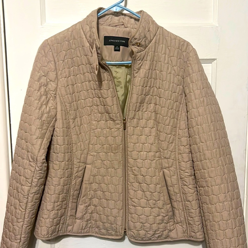 Jones New York quilted beige jacket